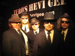 Turo's Hevi Gee su 30.04.2023 20:00   Artisti:  Turo's Hevi Gee   Paikka: Pub Rock Stars, Salo, Suomi      Osta liput (16,50 &euro;)       Liput: 16,50 &euro;  (tiketti.fi)