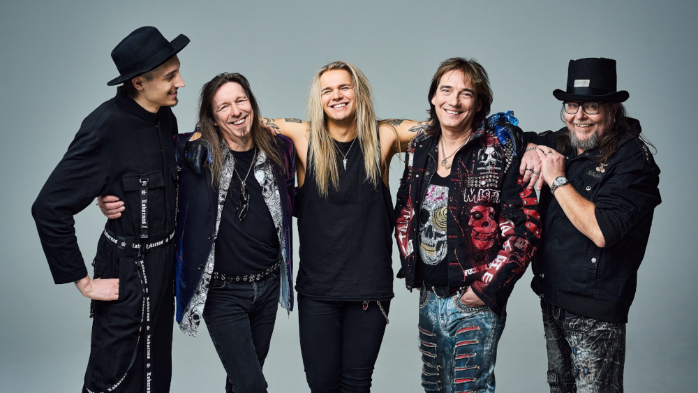 Harvialassa Kajahtaa: Popeda, Manserock orkesteri, Hilpet hipit hesoista feat. Freeman, Kimmo Kopra & VMTK feat. Heidi Kyr & Sani Aartela, Minna Koskela, Jaromir Jokinen Band 07.06. - 07.06.2025   Artistit:  Popeda,  Freeman,  Kimmo Kopra,  Heidi Kyr,  Sani   Paikka: Janakkala, Suomi      Osta liput (55 &euro;)       Liput: 55 &euro;  (seat4.me)