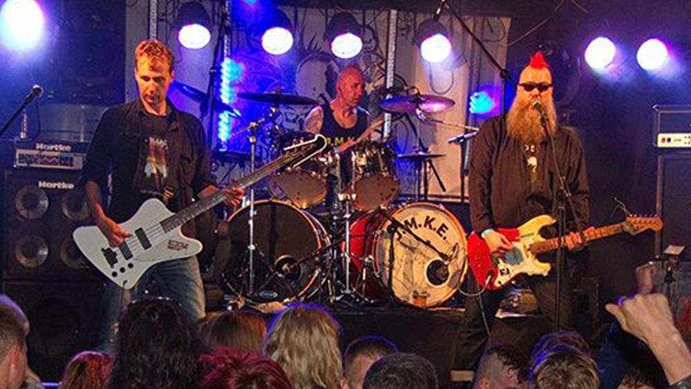 J.M.K.E., Sehr Schnell, Vihan Muna to 24.04.2025 20:00   Artistit:  J.M.K.E.,  Sehr Schnell   Paikka: Bar Loose, Helsinki, Suomi      Osta liput (12 &euro;)       Liput: 12 &euro;  (tiketti.fi)