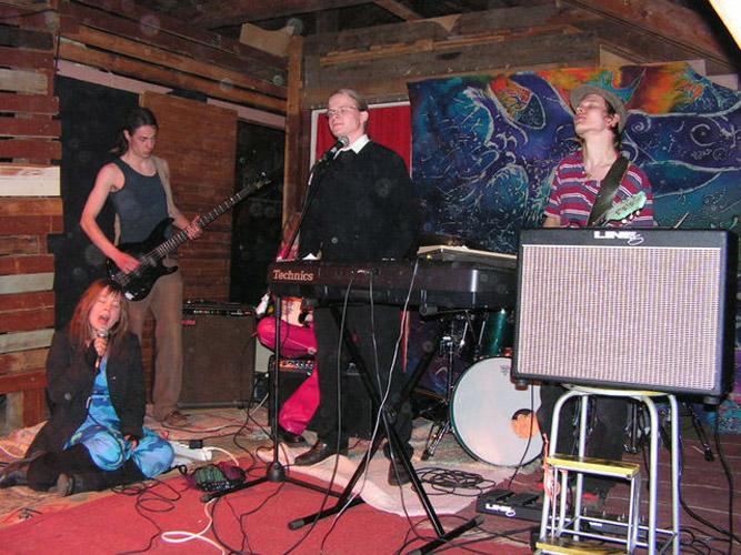 Paavoharju, Bonuslapsi la 16.09.2023 20:00   Artisti:  Paavoharju   Paikka: House of Olaf, Savonlinna, Suomi      Osta liput (35 &euro;)       Liput: 35 &euro;  (tiketti.fi)