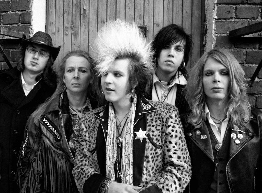 New Year: Shiraz Lane, Caroline su 31.12.2023 20:00   Artistit:  Caroline,  Shiraz Lane   Paikka: On The Rocks, Kluuvi, Helsinki, Suomi      Osta liput (22,50 &euro;)       Liput: 22,50 &euro;  (tiketti.fi)