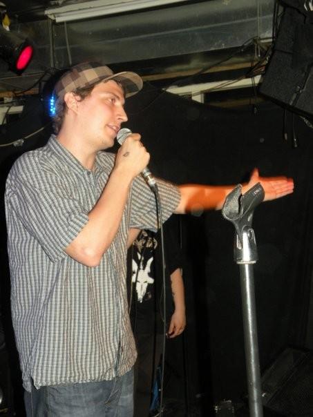 Kova Kivitalo Vol. 5: Tapani Kansalainen, Antti Karsee, Kakezi Usum, Mukiverkko Posse, Idn Vikkelin X Rekos, DJ Fabulastik la 11.01.2025 23:00   Artistit:  Tapani Kansalainen, Antti Karsee, Kakezi Usum, Mukiverkko Posse, Idn Vikkelin X Rekos, Dj Fabulastik   Paikka: HRH Pub, Roihuvuori, Helsinki, Suomi  Liput: 15 &euro;