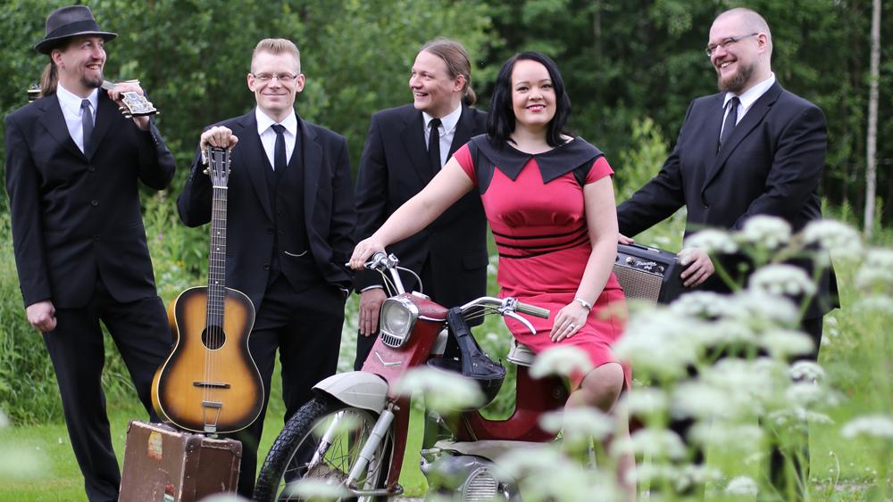 Peruttu! Kuiskaten - Suomi Jazziskelmn Helmi: Suvi Karjula, Kati Narvanmaa, Reeta Saranp ti 25.03.2025 19:00   Artisti:  Suvi Karjula   Paikka: Hyvinksali, Hyvink, Suomi      Osta liput (46,10 &euro;)       Liput: 46,10 &euro;  (lippu.fi)