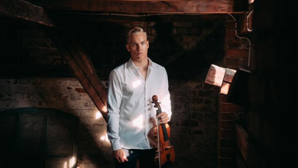 Oneviolin su 24.08.2025 18:00   Artisti:  Oneviolin   Paikka: Lappeenrannan kesteatteri, Lappeenranta, Suomi      Osta liput (37 &euro;)       Liput: 37 &euro;  (Biletti.fi)