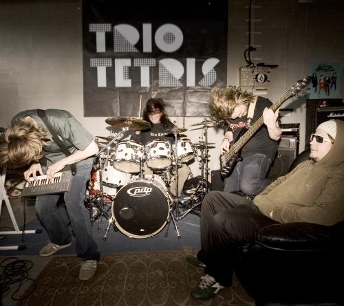Liigalaiset, Trio Tetris, DJ Kenno pe 17.05.2024 19:00   Artisti:  Trio Tetris   Paikka: Kuudes Linja, Kallio, Helsinki, Suomi      Osta liput (13 &euro;)       Liput: 13 &euro;  (tiketti.fi)