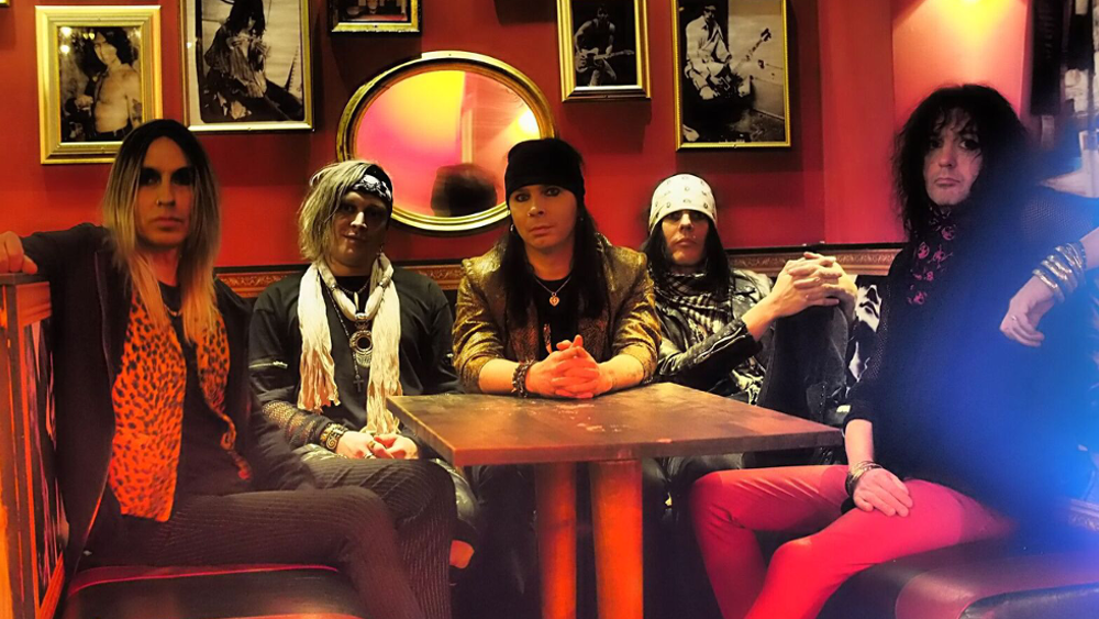 Sleaze On the Loose: Dharma Guns, Plastic Tears, Black Bubbles la 19.04.2025 20:30   Artistit:  Plastic Tears,  The Black Bubbles,  Dharma Guns   Paikka: Bar Loose, Helsinki, Suomi      Osta liput (10 &euro;)       Liput: 10 &euro;  (tiketti.fi)