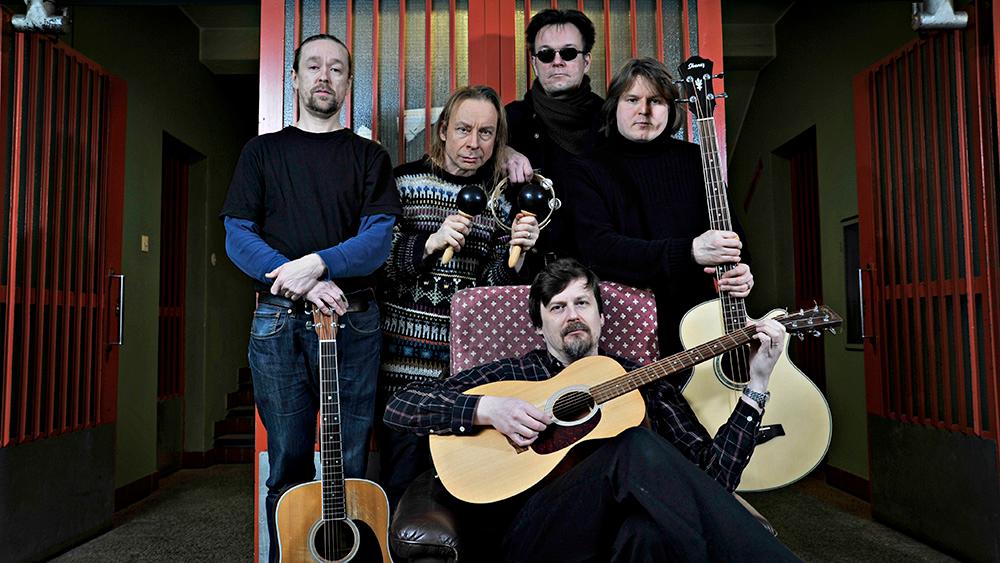 Radiopuhelimet, Aresti la 01.04.2023 19:00   Artisti:  Radiopuhelimet   Paikka: Kuudes Linja, Kallio, Helsinki, Suomi      Osta liput (15 &euro;)       Liput: 15 &euro;  (tiketti.fi)